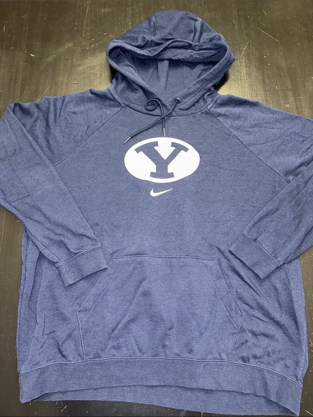 NIKE byu sweatshirt hoodie. navy blue. size XL. like new condition.